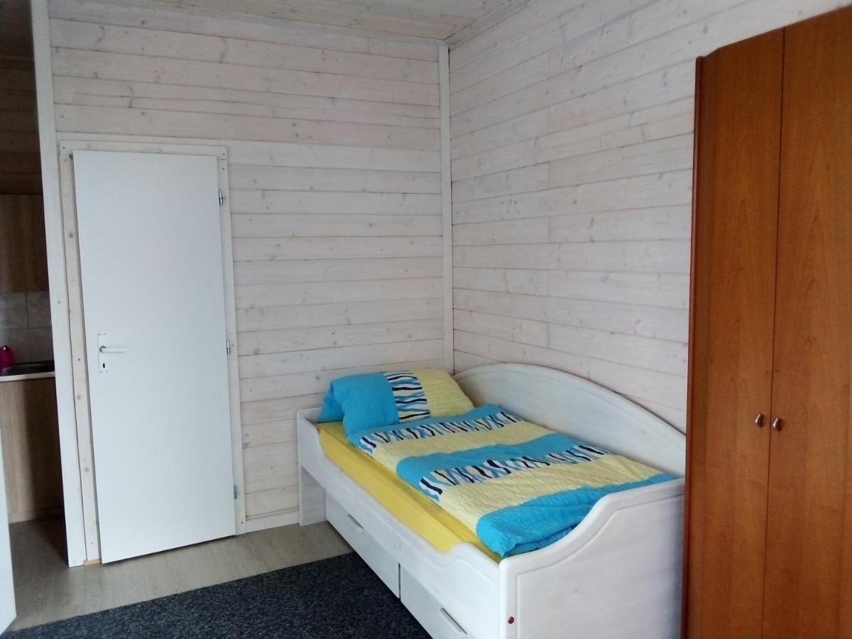 Appartement Rekreacni Chatka / Tiny House à Františkovy Lázně Extérieur photo